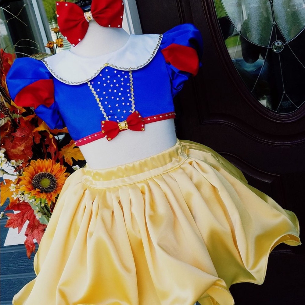 SNOW WHITE